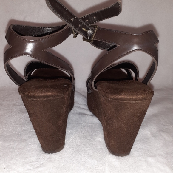 Nine West wedges. Size 8. Never worn - Picture 2 of 6